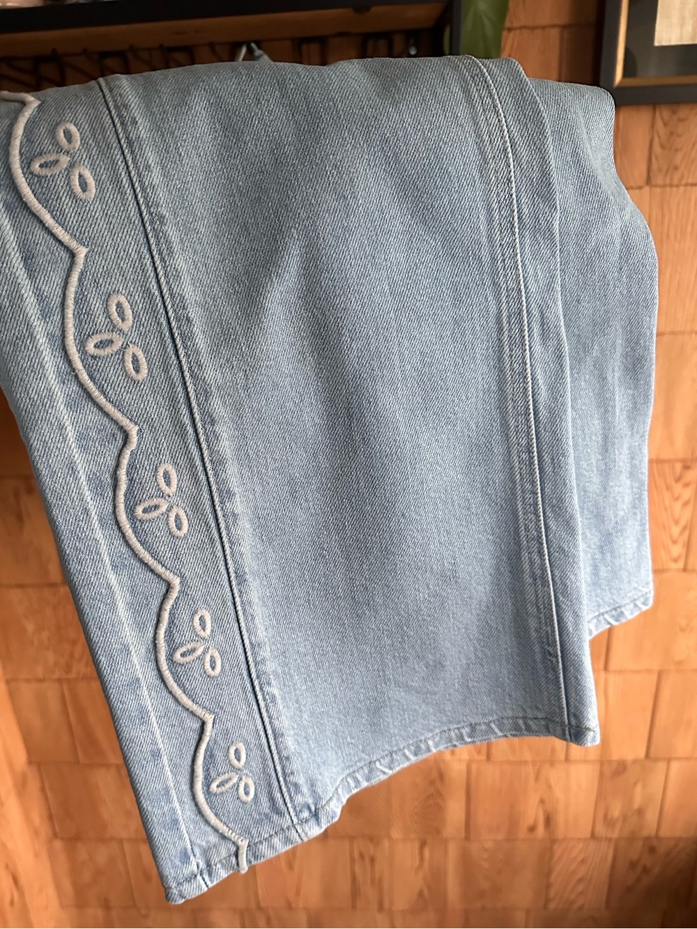 Brand New Old Navy Light Blue Flare Jeans with Cream Scallop Embroidery - Picture 7 of 7